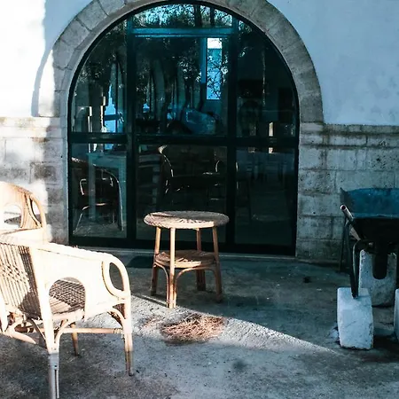 B&B Le Arcate 오스투니